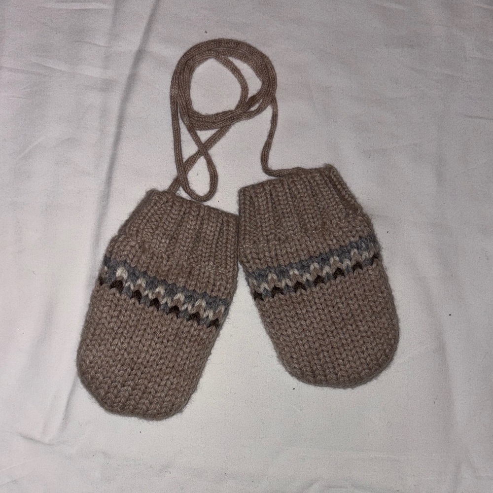 Jacadi Beige Knit Mittens with Strap